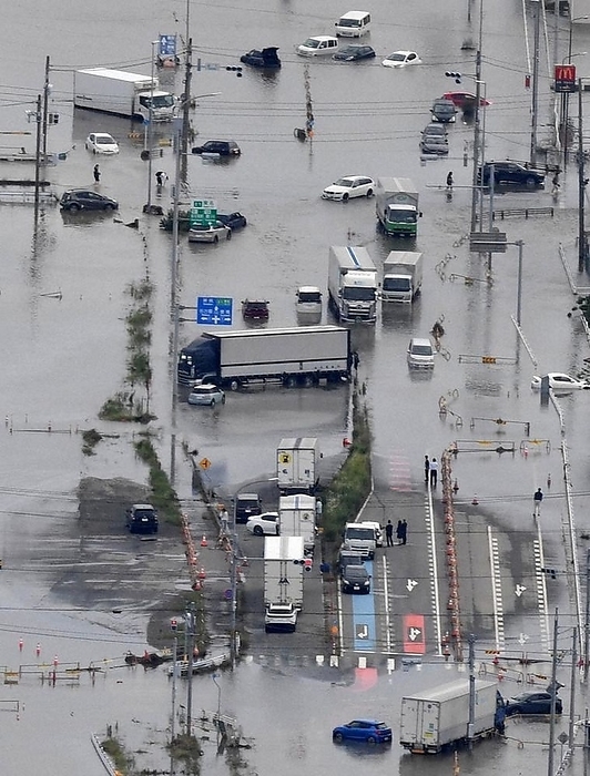 Automobile stuck on a road flooded by torrential rain A car stuck on a road flooded by torrential rain in Toyokawa, Aichi Prefecture, Japan, at 9:52 a.m. on June 3, 2023, photographed by Nobushi Kako from a Honsha helicopter.