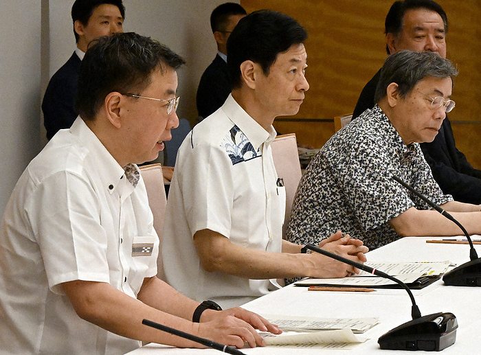 Ministerial Conference on Renewable Energy, Hydrogen, etc. Chief Cabinet Secretary Hirokazu Matsuno  left  speaks at the Ministerial Conference on Renewable Energy and Hydrogen at the Prime Minister s Office at 9:23 a.m. on June 6, 2023.