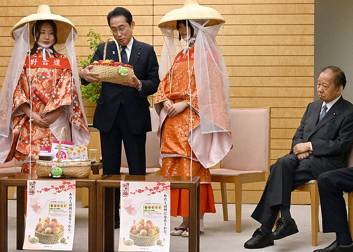 Prime Minister Fumio Kishida is presented with an ume  Japanese apricot . Former LDP Secretary General Toshihiro Nikai is on the far right. Prime Minister Fumio Kishida  second from left  is presented with a plum tree. On the far right is Toshihiro Nikai, former secretary general of the Liberal Democratic Party  LDP , at the prime minister s residence at 3:49 p.m. on June 6, 2023.
