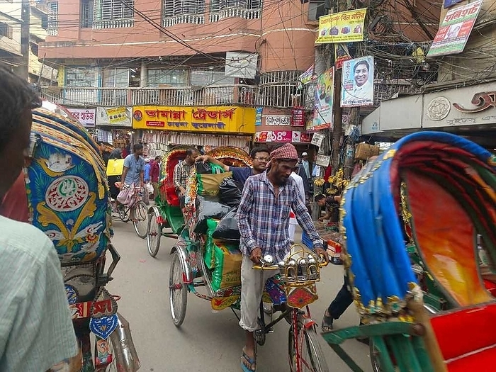The old city of Dhaka, the capital of Bangladesh, where rickshaws come and go. The old city of Dhaka, the capital of Bangladesh, where rickshaws come and go, at 2:30 p.m. on March 30, 2023.