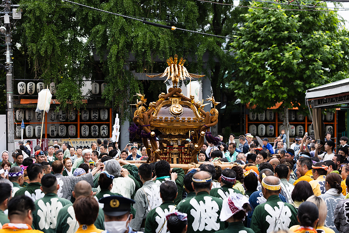 The Tsukiji Lion Festival was held for the first time in four years. June 11 2023 ,Tokyo, Japan: The Tsukiji Lion Dance Festival  Shishi Matsuri  was held for the first time in four years in Tsukiji, Chuo Ward, Tokyo. Departing from Namiyoke Inari Shrine, the Sengan Mikoshi paraded through the Tsukiji area, including the Tsukiji Outer Market, which was bustling with tourists.  Photo by Yosuke Tanaka AFLO 