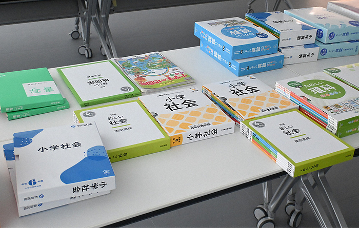 Revised elementary social studies textbooks on display Revised textbooks for elementary school social studies on display: June 19, 2023 in Toyama City  photo by Ikuko Aoyama.