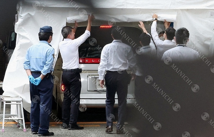 Ichikawa Ennosuke Arrested on Suspicion of Assisting Suicide A vehicle carrying the suspect Ennosuke Ichikawa enters a tent set up at the Meguro Police Station of the Tokyo Metropolitan Police Department on June 27, 2023 in Meguro, Tokyo.