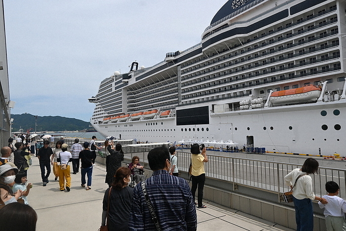Many citizens came to take a look at the huge hull of the  MSC Bellissima. A large number of visitors came to get a glimpse of the huge hull of the  MSC Verissima  at the Sakaiminato Terminal in Takeuchi Danchi, Sakaiminato City, at 11:0 a.m. on June 25, 2023.