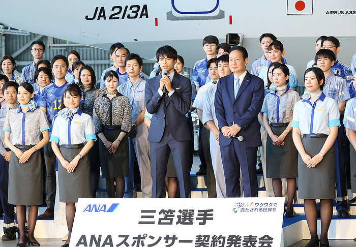 ANA announced an agreement of sponsorship with Japanese football star Kaoru Mitoma June 28, 2023, Tokyo, Japan   Japanese football star Kaoru Mitoma  C, L  delivers a speech as Japan s largest airline All Nippon Airways  ANA  president Shinichi Inoue  C, R  announced the company managed a sponsorship with Mitoma while 100 ANA group employees celebrate at the ANA hangar at the Haneda airport in Tokyo on Wednesday, June 28, 2023.     photo by Yoshio Tsunoda AFLO 