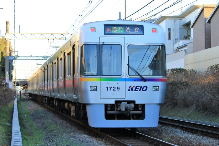 Keio] Series 1000 - Rainbow Color Wrapping (Inokashira Line: Niyoda - Shimokitazawa)