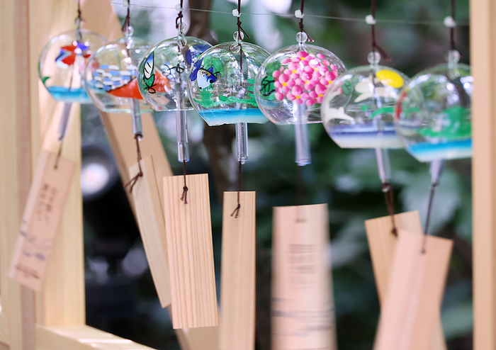 200 wind bells bring feeling of coolness for the Eco Edo Nihonbashi festival July 7 2023, Tokyo, Japan   200 wind bells are hung in a corrido at Tokyo s Nihonbashi district and swaying in the wind as  Eco Edo Nihonbashi  festival starts on Friday, July 7, 2023. Sound of wind bell brings feeling of coolness for a poetic scenery of Japan s summer.    photo by Yoshio Tsunoda AFLO 