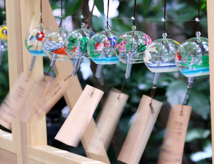 200 wind bells bring feeling of coolness for the Eco Edo Nihonbashi festival July 7 2023, Tokyo, Japan   200 wind bells are hung in a corrido at Tokyo s Nihonbashi district and swaying in the wind as  Eco Edo Nihonbashi  festival starts on Friday, July 7, 2023. Sound of wind bell brings feeling of coolness for a poetic scenery of Japan s summer.    photo by Yoshio Tsunoda AFLO 