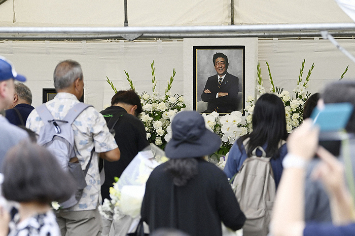 One year after the death of former Prime Minister Abe, a general offering of flowers at Zojoji Temple People offer flowers at Zojoji Temple, where the memorial service for the first anniversary of the death of former Prime Minister Shinzo Abe was held, in Minato Ward, Tokyo, at 0:41 p.m. on July 8, 2023.