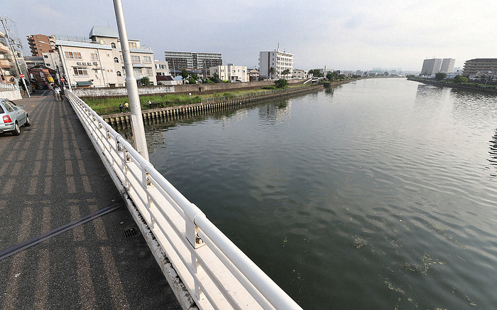 Near the site where the man is believed to have been pushed down. The vicinity of the site where the man is believed to have been pushed down: Mikuni Bridge in Yodogawa Ward, Osaka City, 6:54 a.m., July 10, 2023  photo by Masashi Mimura 
