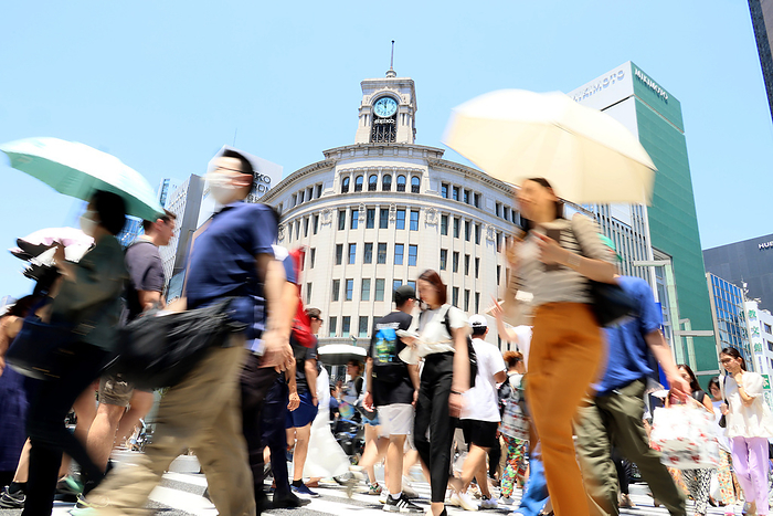 People walk under water mist to cool down July 11, 2023, Tokyo, Japan   People cross a street at Tokyo s Ginza fashion district on Tuesday, July 11, 2023. Tokyo s temperature climbed over 34 degree Celsius.    photo by Yoshio Tsunoda AFLO 