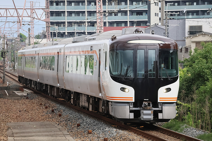 JR Tokai JR Kobe Line Limited Express Hida Osaka Tsukamoto Station   Amagasaki Station