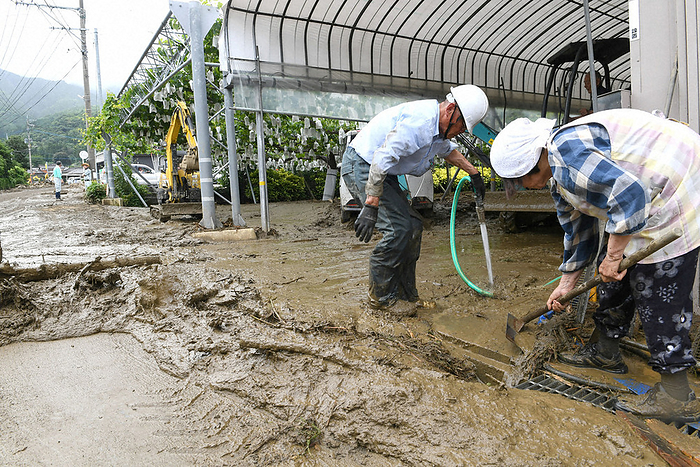 Heavy rain in northern Kyushu, landslide in Kurume City, Fukuoka People clearing away mud and sand from the parking lots of private homes after the mudslide at 9:33 a.m. on July 11, 2023 in Tanushimaru cho, Kurume City, Fukuoka Prefecture.