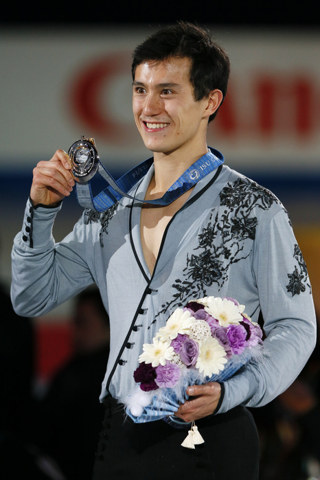 GP Final Men s Podium Ceremony Patrick Chan  CAN , DECEMBER 6, 2013   Figure Skating : Silver Medalist Patrick Chan of Canada poses during the ISU Grand Prix of Figure Skating Final 2013 Men s Victory ceremony at Marine Messe in Fukuoka, Japan.  Photo by AFLO SPORT   1090 