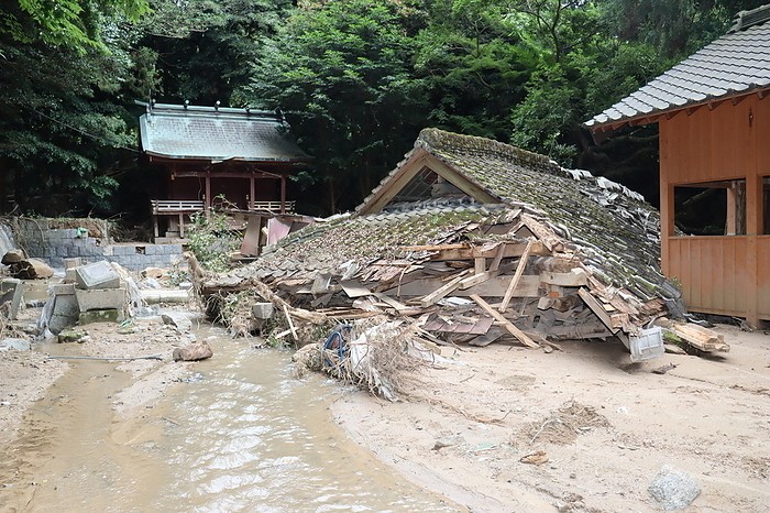 Landslide in Karatsu City, Saga, in heavy rain in northern Kyushu The worship hall of Takeo Shrine collapsed by a landslide at Hirahara, Hamatama cho, Karatsu City at 3:32 p.m. on July 14, 2023  photo by Takahiro Igarashi 