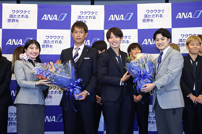 FIFA Women s World Cup 2023 preview Japan head coach Futoshi Ikeda and Saki Kumagai receive a bouquet of flowers from All Nippon Airways  ANA  staff during a ceremony ahead of the departure to the FIFA Women s World Cup 2023 at Narita Airport in Chiba, Japan, July 15, 2023.  Photo by JFA AFLO 