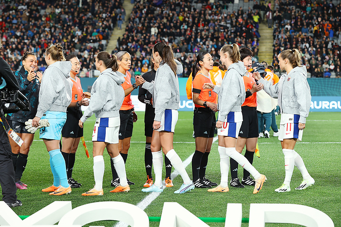 FIFA Women s World Cup 2023 Referee Yoshimi Yamashita  4R  shakes hands with Norway players before the FIFA Women s World Cup 2023 Group A match between New Zealand 1 0 Norway at Eden Park in Auckland, New Zealand, July 20, 2023.  Photo by JFA AFLO 