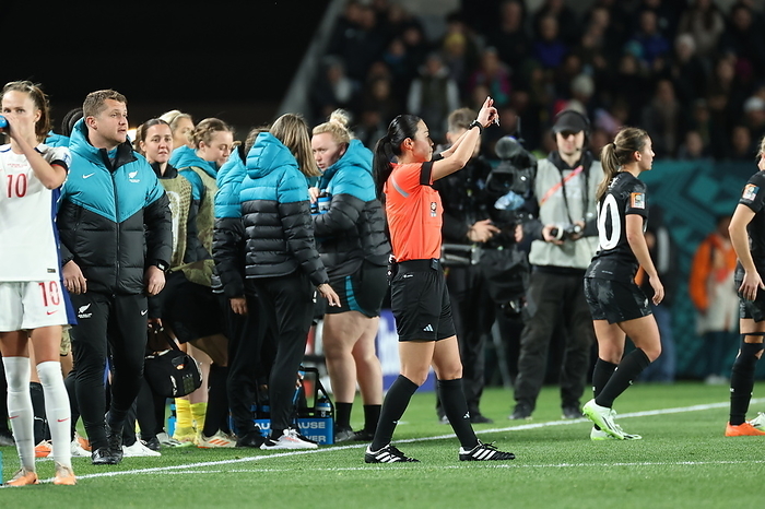 FIFA Women s World Cup 2023 Referee Yoshimi Yamashita signals after a VAR check during the FIFA Women s World Cup 2023 Group A match between New Zealand 1 0 Norway at Eden Park in Auckland, New Zealand, July 20, 2023.  Photo by JFA AFLO 