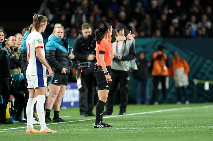 FIFA Women s World Cup 2023 Referee Yoshimi Yamashita points to the penalty spot after a VAR check during the FIFA Women s World Cup 2023 Group A match between New Zealand 1 0 Norway at Eden Park in Auckland, New Zealand, July 20, 2023.  Photo by JFA AFLO 