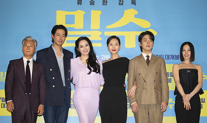 Press conference for Korean movie  Smugglers  in Seoul Kim Jong Soo, Zo In Sung, Kim Hye Soo, Yum Jung Ah, Park Jeong Min and Go Min Si, July 18, 2023 :  L R  South Korean actors Kim Jong Soo, Zo In Sung, Kim Hye Soo, Yum Jung Ah, Park Jeong Min and Go Min Si pose at a press conference for upcoming South Korean action thriller  Smugglers  in Seoul, South Korea. The movie revolves around  haenyeo  or female divers who dive into the deep sea to gather abalone, conches and other ocean life to make a living in a small fishing town in the 1970s and a high stakes smuggling scheme changes their fate. It will hit local theatres on July 26.  Photo by Lee Jae Won AFLO   SOUTH KOREA 