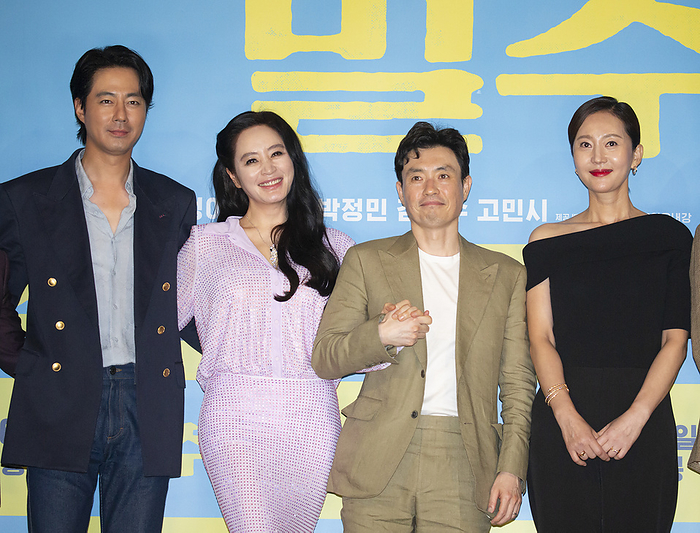 Press conference for Korean movie  Smugglers  in Seoul Zo In Sung, Kim Hye Soo, Ryoo Seung Wan and Yum Jung Ah, July 18, 2023 :  L R  Cast members Zo In Sung, Kim Hye Soo, director Ryoo Seung Wan and Yum Jung Ah pose at a press conference for upcoming South Korean action thriller  Smugglers  in Seoul, South Korea. The movie revolves around  haenyeo  or female divers who dive into the deep sea to gather abalone, conches and other ocean life to make a living in a small fishing town in the 1970s and a high stakes smuggling scheme changes their fate. It will hit local theatres on July 26.  Photo by Lee Jae Won AFLO   SOUTH KOREA 