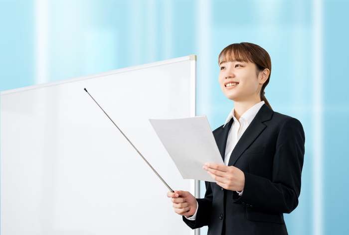 Young Japanese businesswoman giving a presentation with a smile (Female / People)