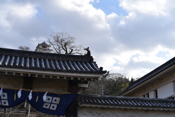Blue sky and Marugame Castle