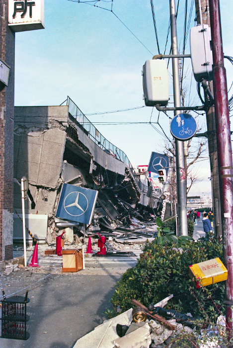 Great Hanshin-Awaji Earthquake Automobile dealership Wakinohama-cho, Chuo-ku, Kobe
