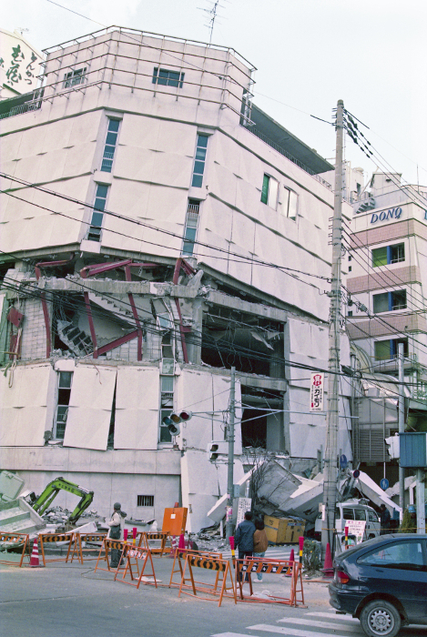 Great Hanshin-Awaji Earthquake Sannomiya-cho, Chuo-ku, Kobe City