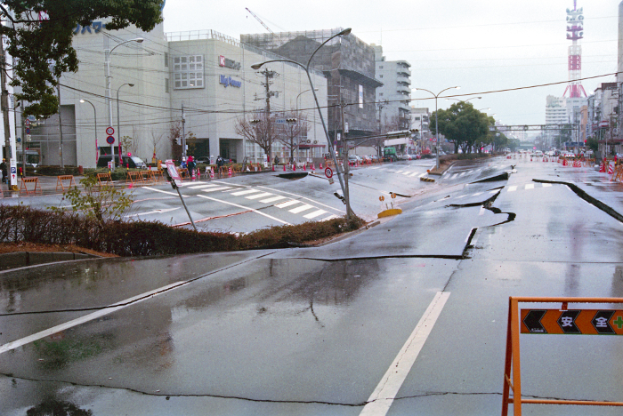 Kobe Rapid Transit Railway Ohkai Station, Mizukidori, Hyogo Ward, Kobe City, where the ceiling collapsed in the Great Hanshin-Awaji Earthquake.