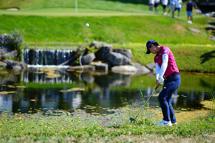 2023 Amundi Evian Championship Final day  Evian Championship Yuka Sasao shoots a second shot to the side of the course on the 18th in the final round, photo by Daisuke Nishio .
