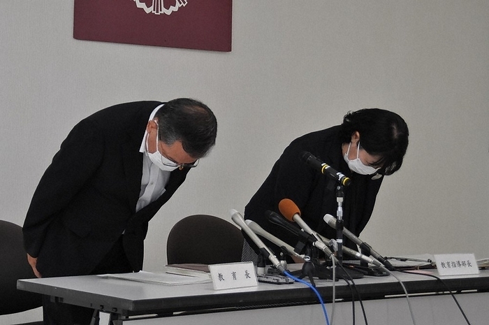 Hiroshi Tsuchiya  left , superintendent of the city s Board of Education, and Reiko Yamaguchi, director of the Education Guidance Department, bow their heads at a press conference regarding the death of a female student at Yonezawa San Junior High School in Yonezawa City, due to suspected heat stroke. Hiroshi Tsuchiya  left , superintendent of the city s Board of Education, and Reiko Yamaguchi, director of the Education Guidance Department, bow their heads at a press conference regarding the death of a female student at Yonezawa San Junior High School in Yonezawa City, Yamagata Prefecture, July 30, 2023, 2:09 p.m. Photo: Akihiro Kumada