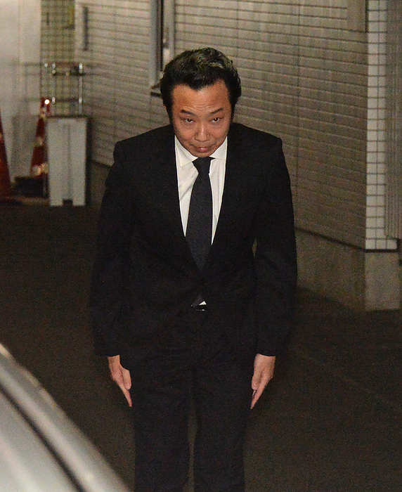 Defendant Ennosuke Ichikawa released on bail. July 31, 2023: Defendant Ennosuke Ichikawa is released on bail and bows to the press Location: Harajuku Police Station Camera: Kazumasa Osuga