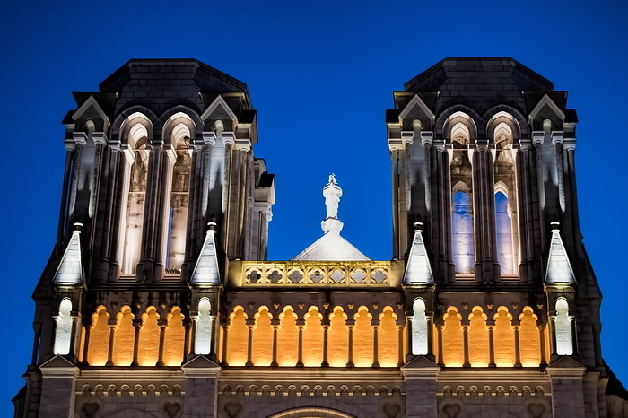 Notre Dame bei Nacht in Nizza, Frankreich Notre Dame bei Nacht in Nizza, Frankreich