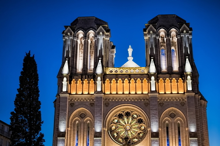 Kathedrale von Nizza bei Nacht, Frankreich Kathedrale von Nizza bei Nacht, Frankreich