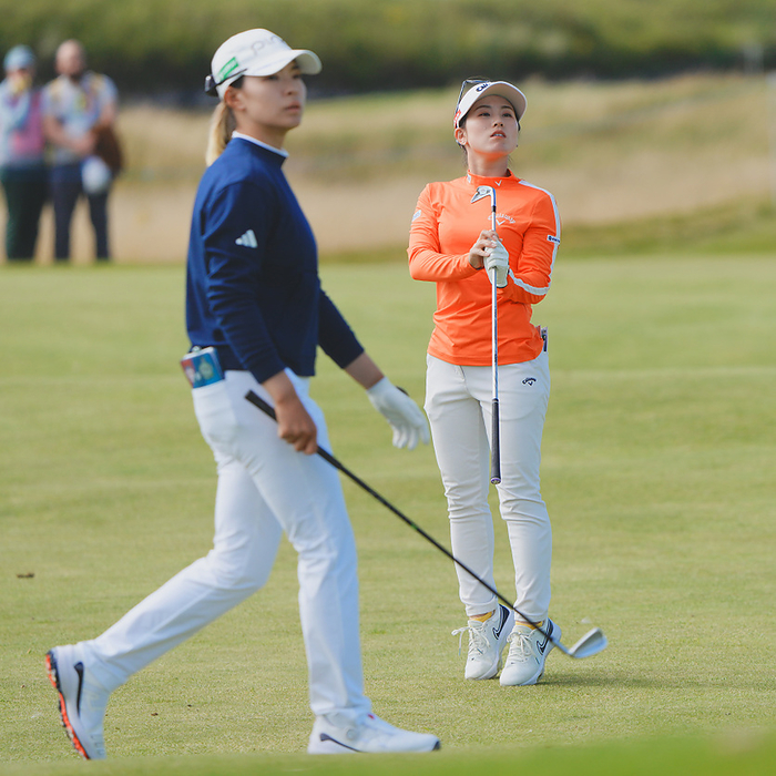 2023 Scottish Women s Open Final Day  Scottish Open Yuna Nishimura  left: Hinako Shibuno  releasing a shot and looking at the hit ball on the 17th in the final round, photographed on 20230806.