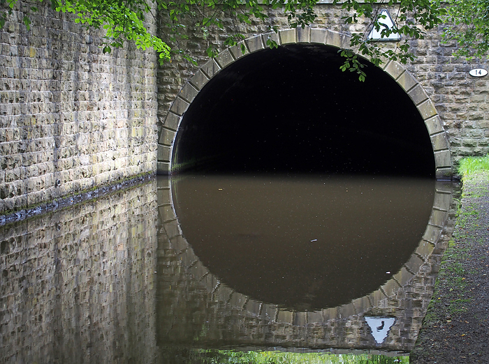 fallingroyd tunnel on the rochdale canal in hebden bridge built to carry the canal under the a58 road fallingroyd tunnel on the rochdale canal in hebden bridge built to carry the canal under the a58 road