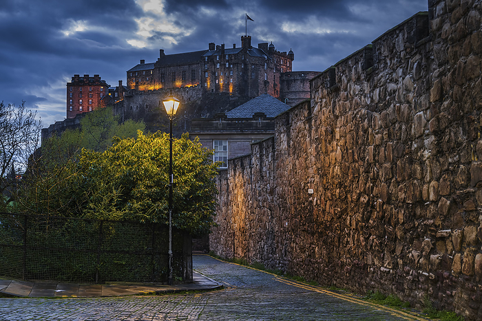 UK, Scotland, Edinburgh, Vennel street and Flodden Wall at dusk
