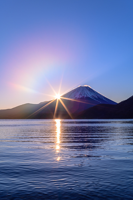 Fuji and the first sunrise from Motosuko Lake, Yamanashi Prefecture New Year s Day sunrise
