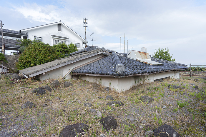 Mudslide damaged house preservation park Minamishimabara City, Nagasaki Date photographed: May 30, 2022 Houses that were buried by a mudslide on August 9, 1992, are preserved and exhibited in their original condition. The average depth of burial is approximately 2.8 meters.