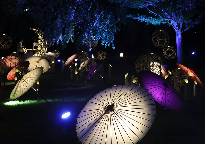 Japanese umbrellas and bamboo lanterns are illuminated for lights innstallation August 21, 2023, Tokyo, Japan   Japanese umbrellas and bamboo lanterns are illuminated by LEDs at a garden of Takanawa Prince hotel in Tokyo on Monday, August 21, 2023. The twinkling lights installation attracted summer vacationers.    photo by Yoshio Tsunoda AFLO  