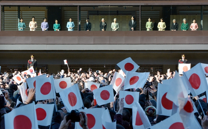 General New Year s visit to the Imperial Palace His Majesty wishes the people peace and tranquility January 2, 2014, Tokyo, Japan   Emperor Akihito, left, and Empress Michiko wave to well wishers with other members of the royal family from the balcony of the Imperial Palace during a New Year s public appearance in Tokyo on Thursday, January 2, 2014.   Photo by Natsuki Sakai AFLO  AYF  ks 
