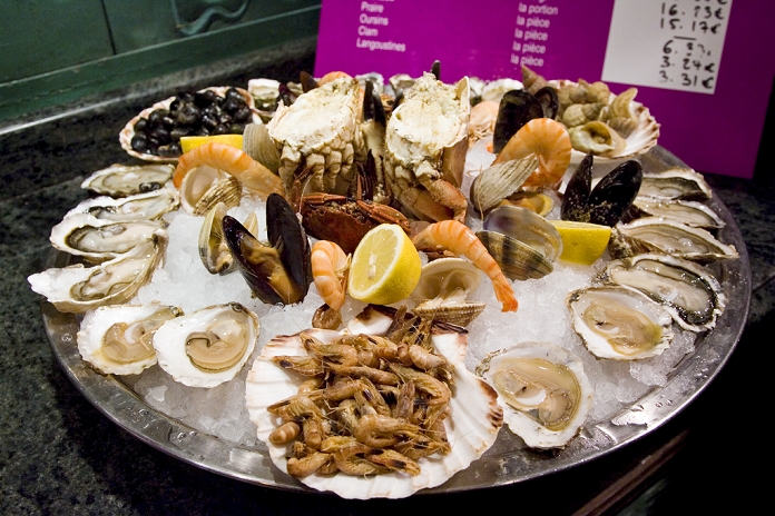 France Ready to eat seafood platter at Le Petit Zinc Restaurant near Boulevard Saint Germain, Left Bank, Paris, France