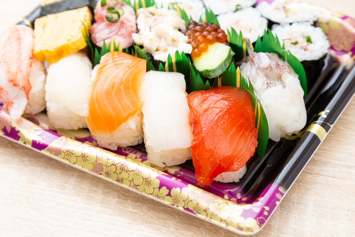 packed sushi (usually with several ingredients packed in a box)