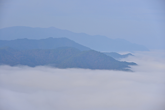 Sea of clouds seen from Kameoka Fog Terrace Kameoka City, Kyoto Prefecture Taken from the Kameoka Fog Terrace observation deck