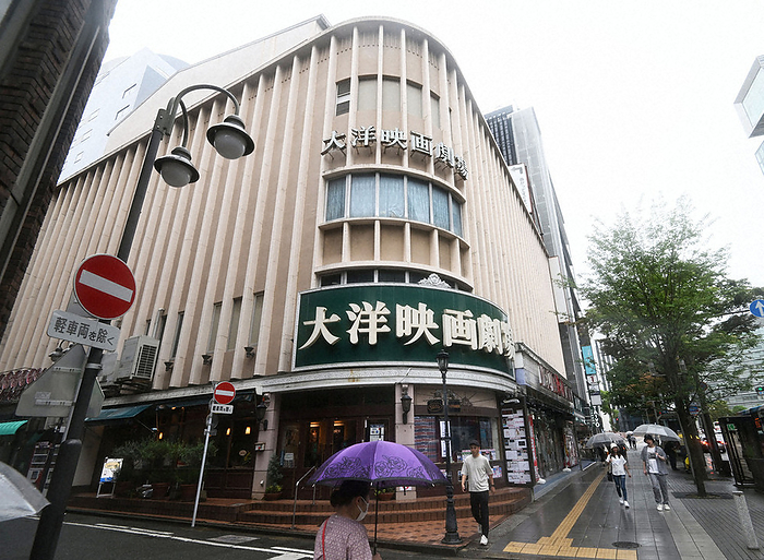 The building of the Oyo Film Theatre announced to be demolished. The building of the Taiyo Film Theatre, which was announced to be demolished, in Hakata Ward, Fukuoka City at 0:48 p.m. on September 1, 2023  photo by Tomotake Yagashira 