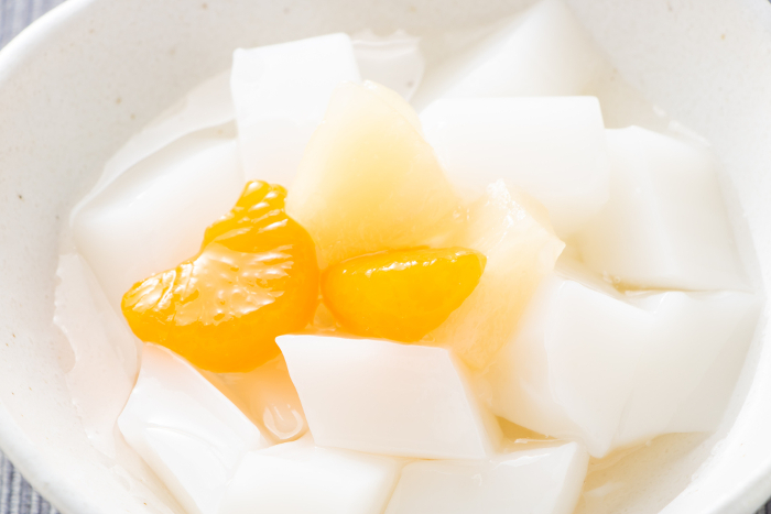 Apricot bean curd (with fruit).