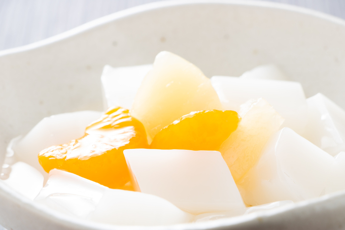 Apricot bean curd (with fruit).