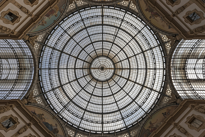 Glaskuppel, Galleria Vittorio Emanuele II, Piazza del Duomo Low angle view of glass ceiling, Galleria Vittorio Emanuele II, Milan, Italy