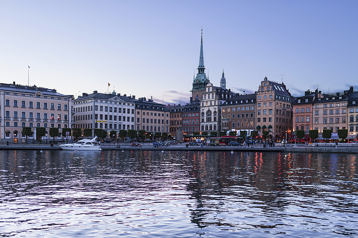 Munkbroleden, Gamla Stan, Altstadt Stockholm Cathedral at waterfront, Munkbroleden, Gamla Stan, Stockholm, Sweden